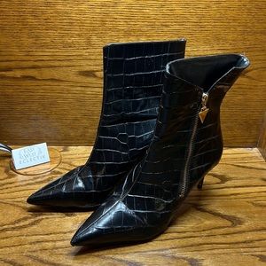 Schutz Woman’s Wide Croco Black Heel boots with Zipper 8.5B